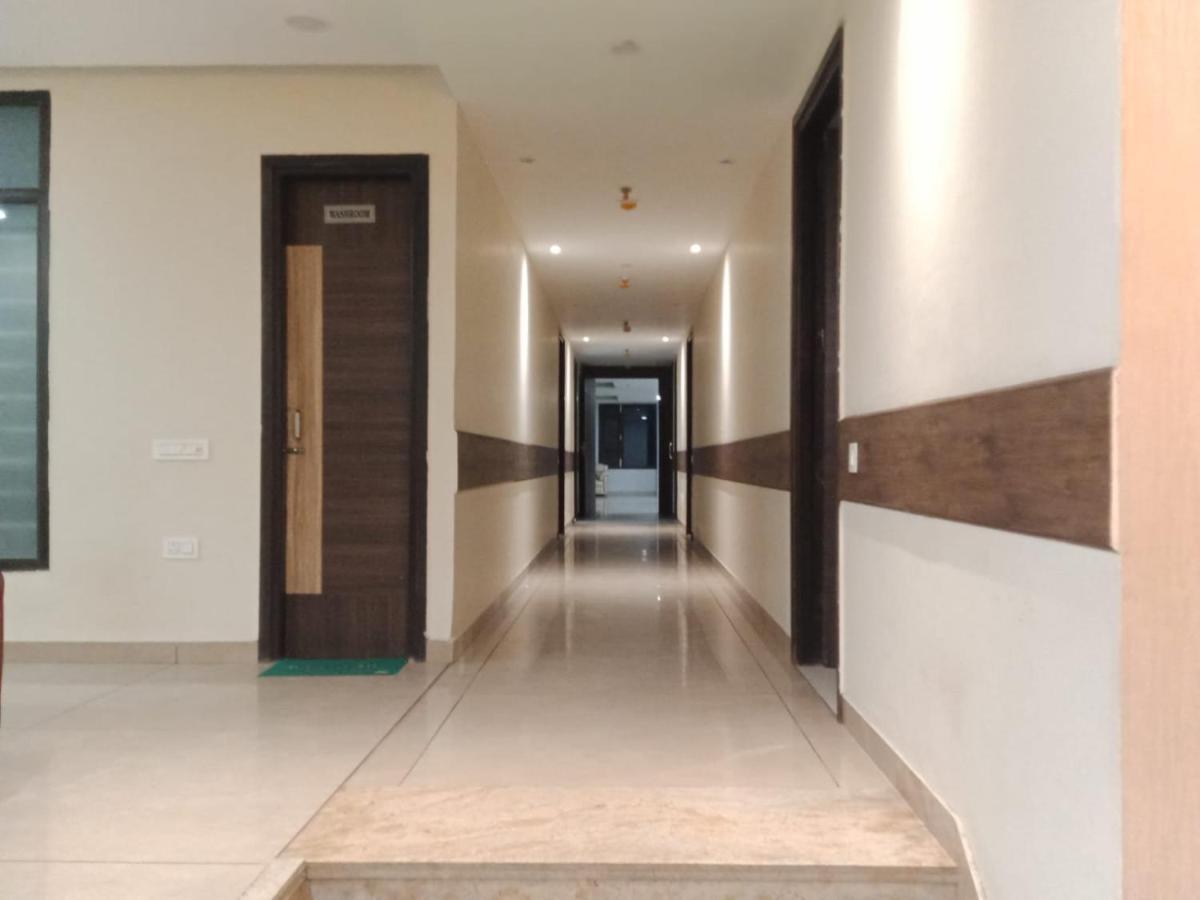 Hotel Golden Leaf Mohali Экстерьер фото