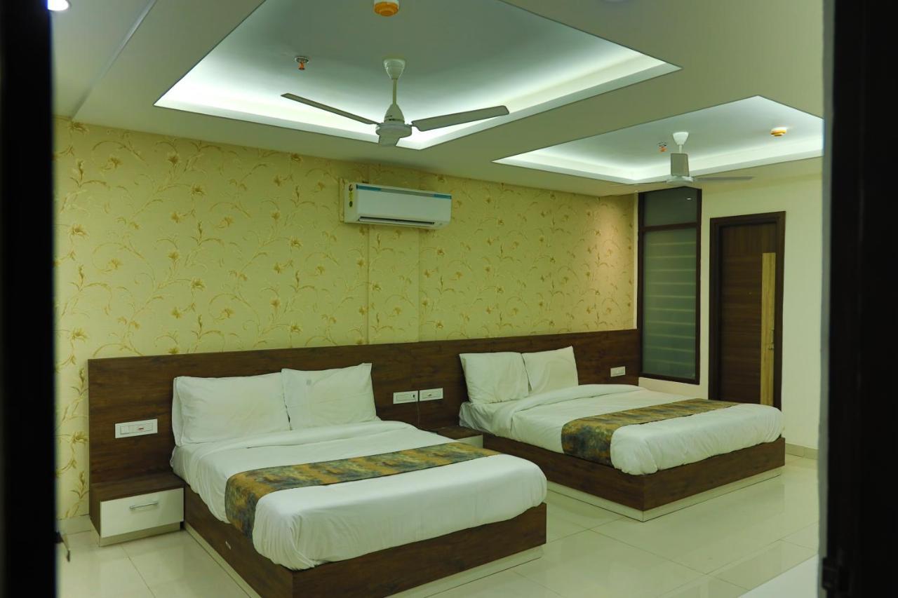 Hotel Golden Leaf Mohali Экстерьер фото