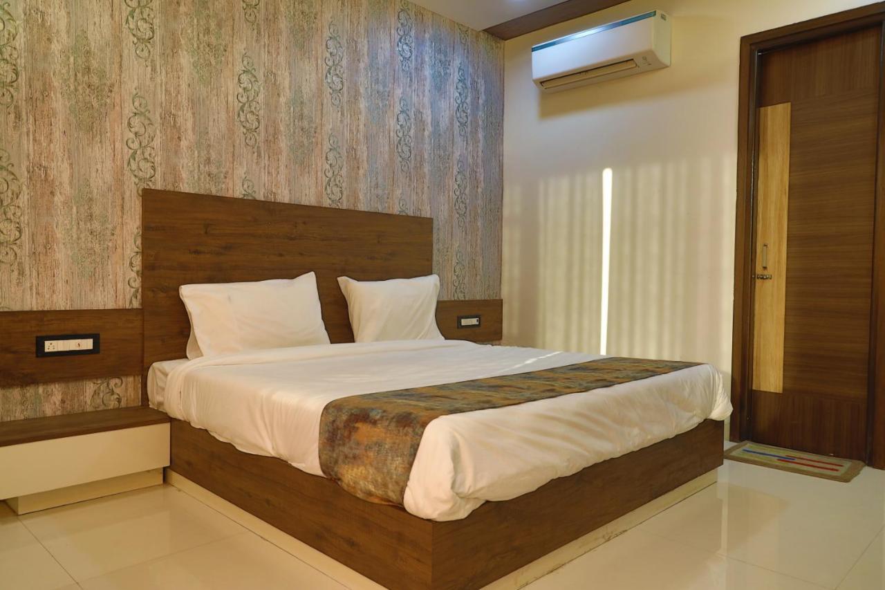 Hotel Golden Leaf Mohali Экстерьер фото